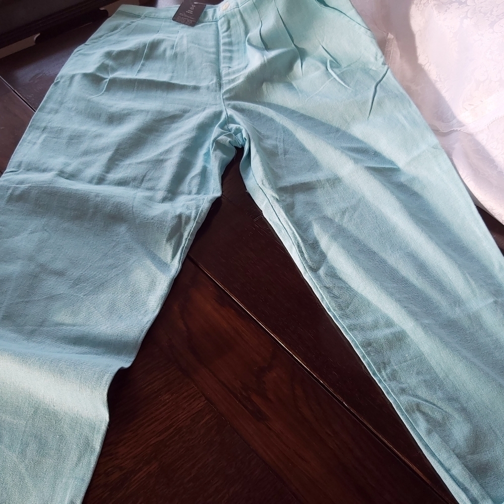 NWT URBAN RENEWAL CAPRI/ PANTS// B2B